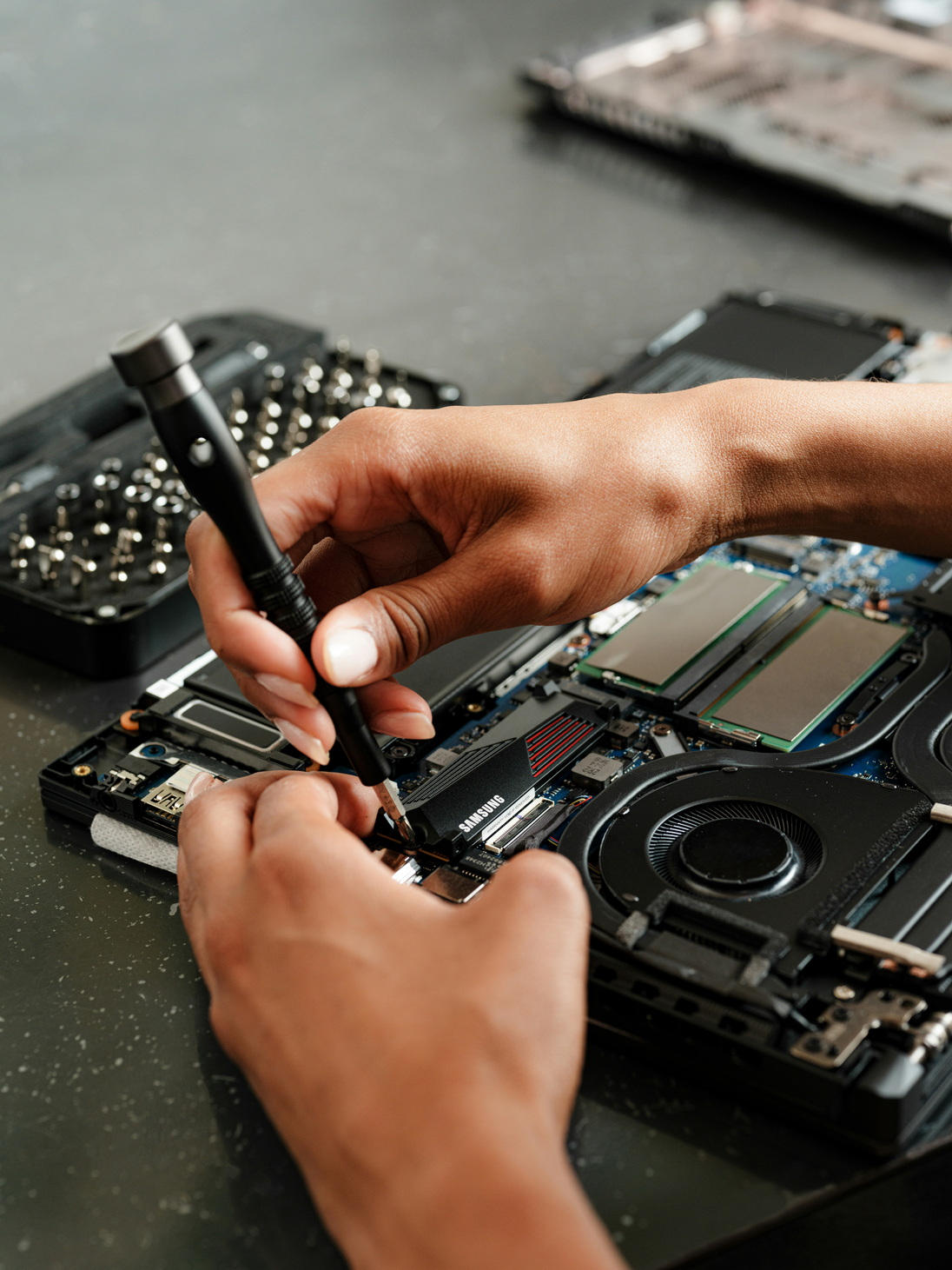 نصب و ارتقای حافظه SSD روی لپ‌تاپ